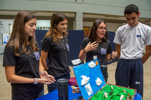 obra de teatro y exposición de ciencias de la tierra, química y biología del colegio el peñon. caracas, 11 de mato del 2023